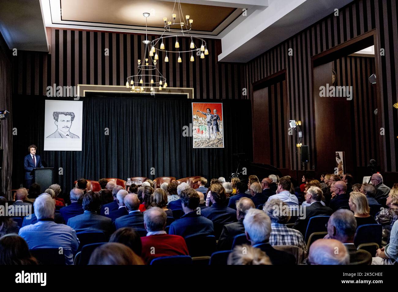 2022-10-07 18:23:18 LA HAYA - Jesse Klaver durante la conferencia de Kerkdijk bajo el título: Un nuevo comienzo: La promesa de la cooperación de izquierda. Durante la conferencia, el líder de GroenLinks expone su visión para el futuro de los Países Bajos. ANP ROBIN UTRECHT netherlands Out - belgium Out Foto de stock