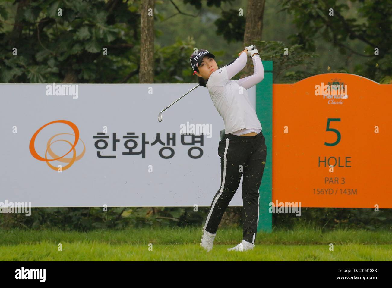 26 de agosto de 2022-Chuncheon, Corea del Sur-Lee Chae Eun acción en la sala 5th durante una Hanhwa Classic 2022 Ronda 2 en el Jade Palace Golf Club en Chun Cheon, Corea del Sur. Foto de stock