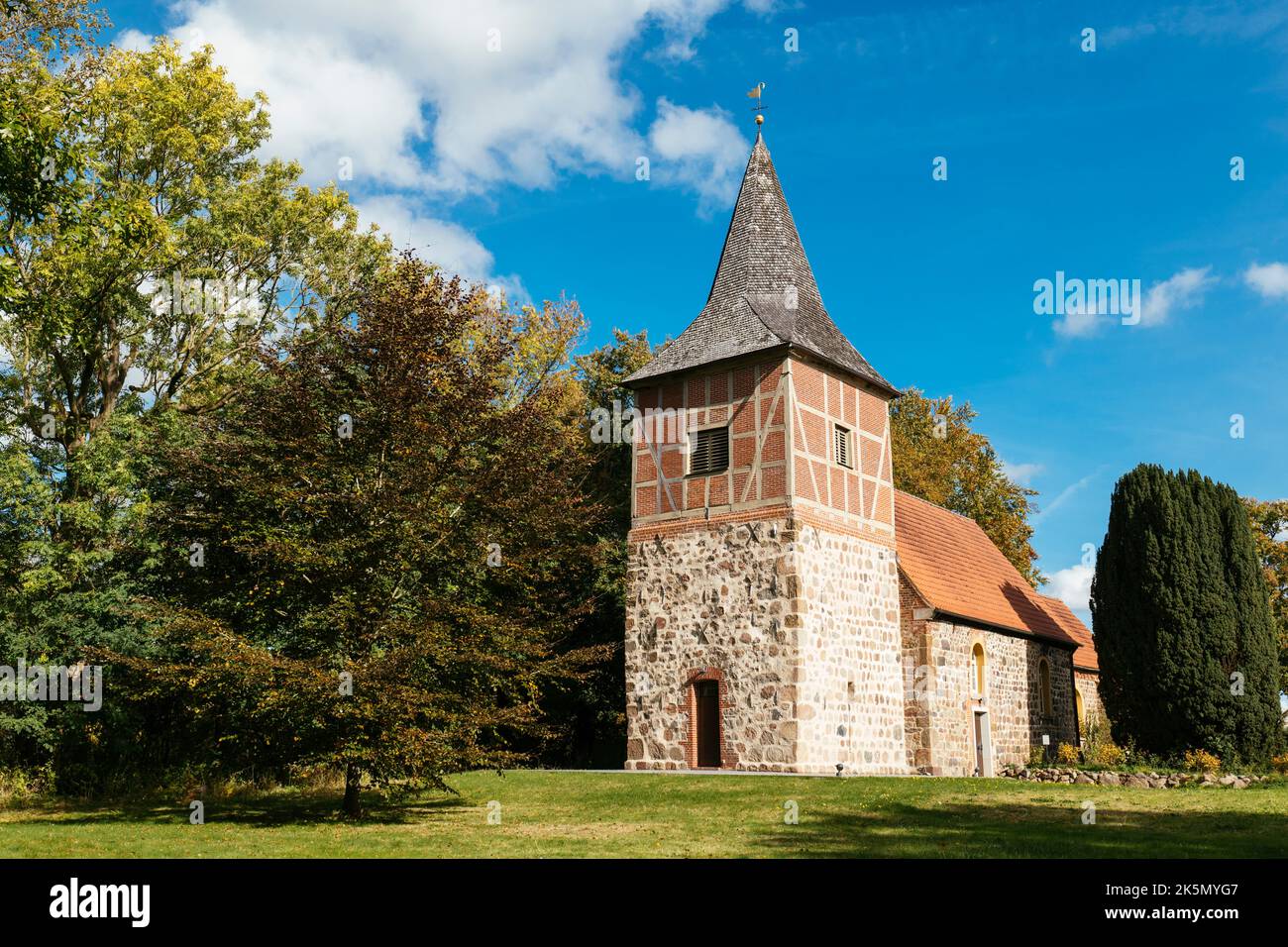 Monumental iglesia Juan Bautista en Bexhövede, Loxstedt, Cuxhaven, Alemania Foto de stock