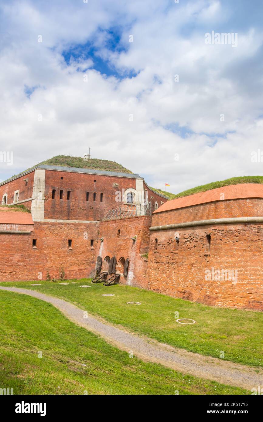 Muralla de la ciudad que rodea la histórica ciudad de Zamosc, Polonia Foto de stock