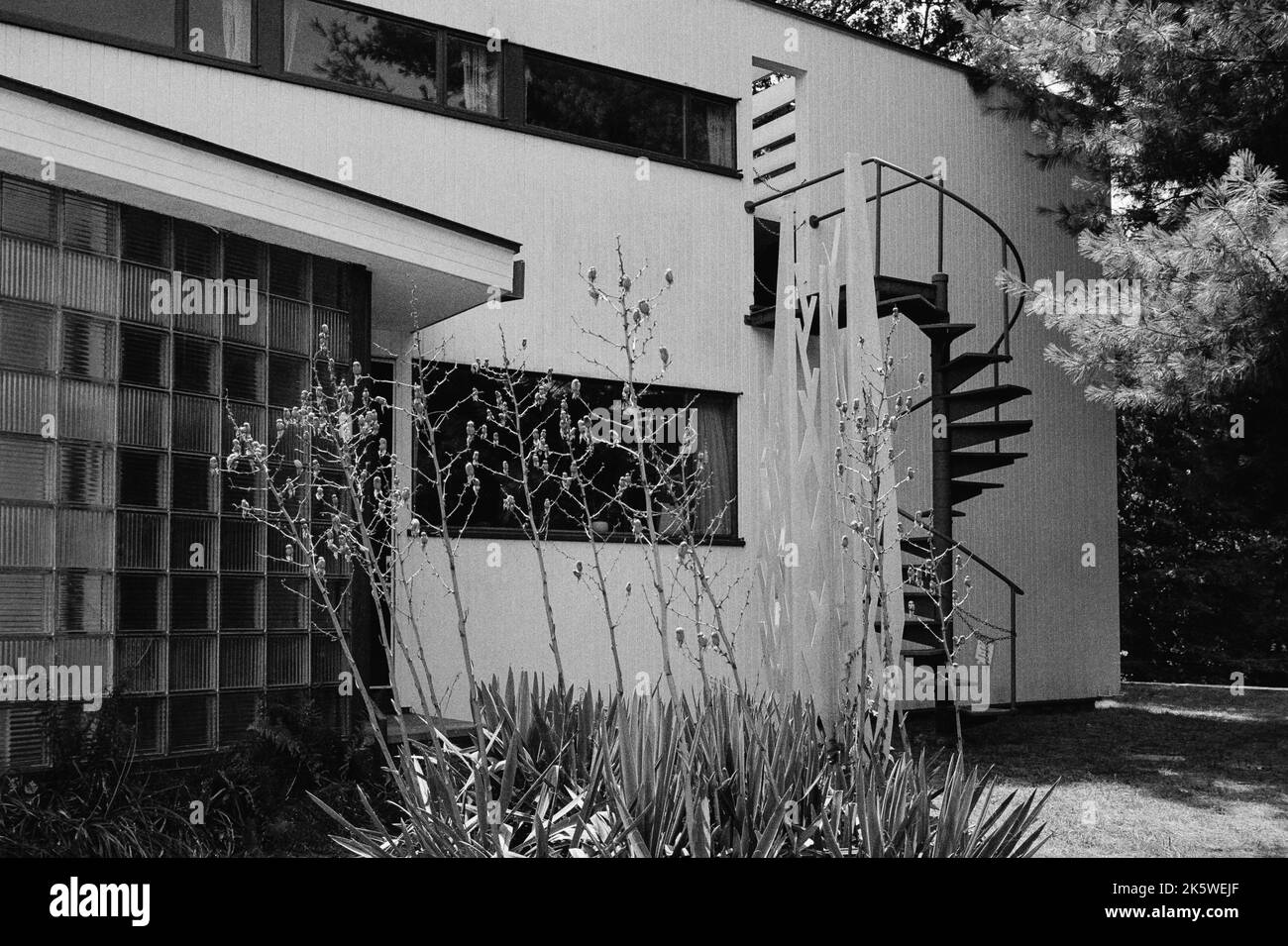 La Histórica Gropius House De Lincoln Massachusetts Con Influencias Bauhaus Y Un Hermoso 0334