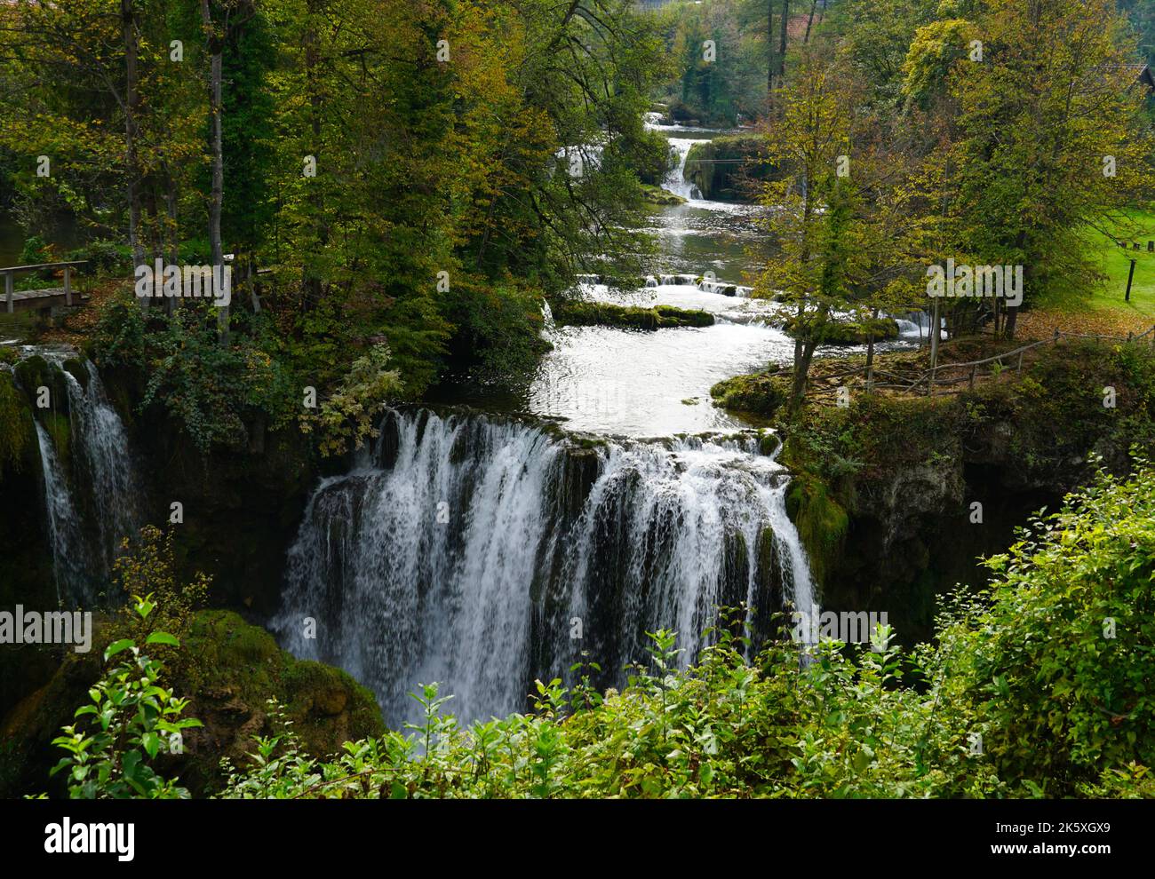 Sonido de agua cayendo fotografías e imágenes de alta resolución - Alamy