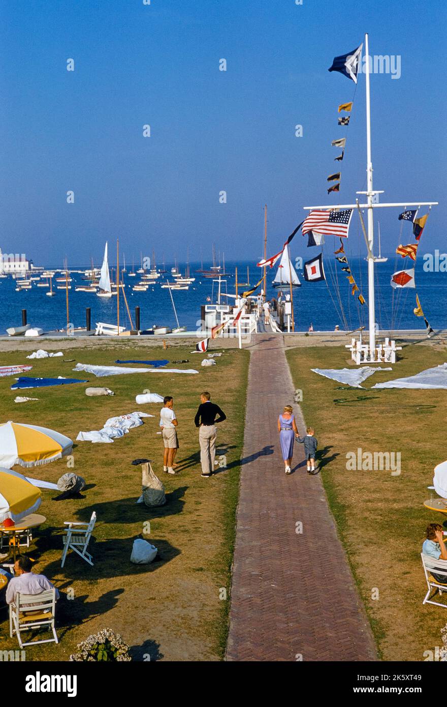 Harbor, Nantucket, Massachusetts, EE.UU., Toni Frissell Collection, Agosto 1957 Foto de stock