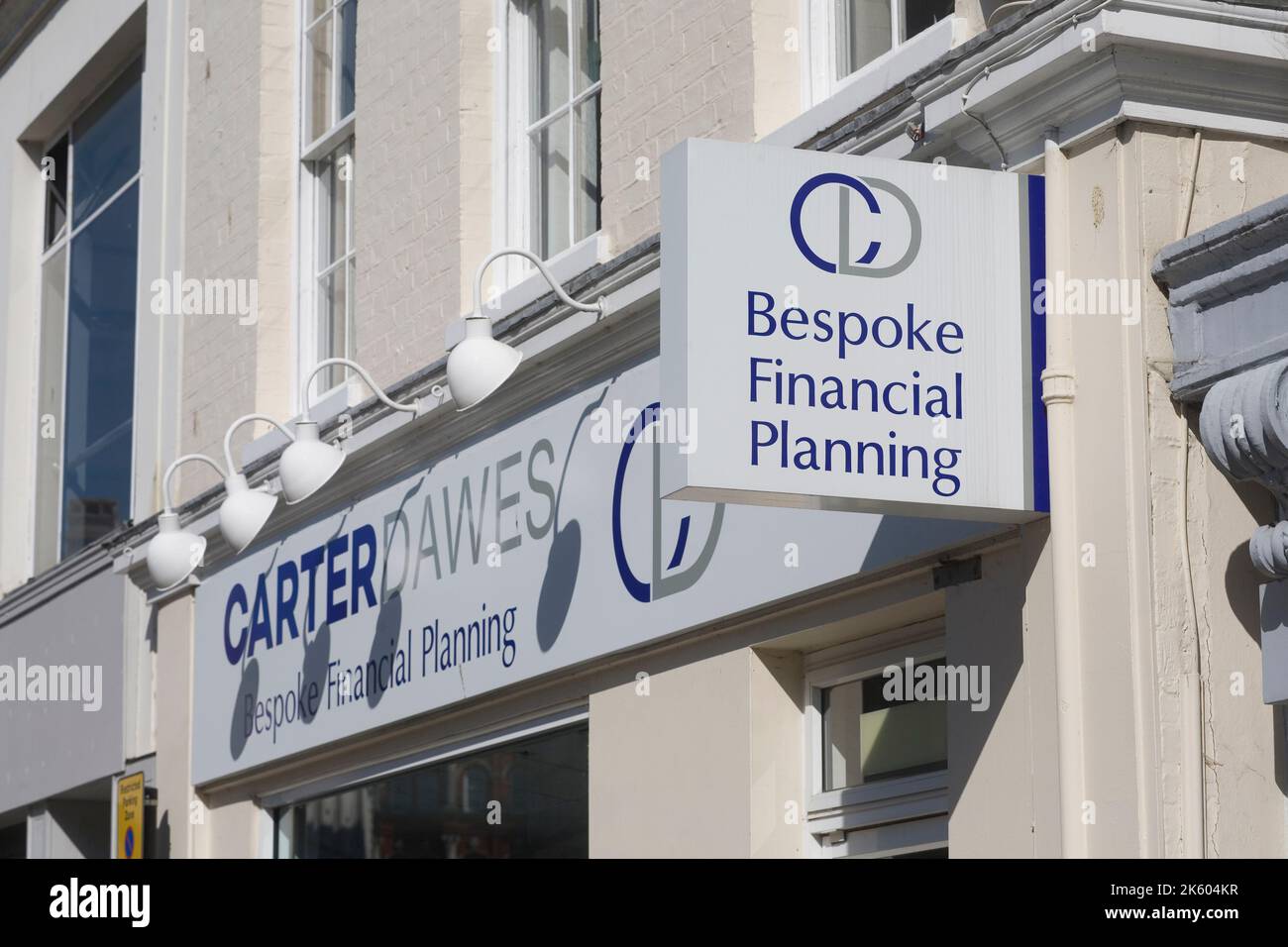 Firme en la oficina de los asesores financieros de Carter Dawes en Ipswich Suffolk, Inglaterra Foto de stock