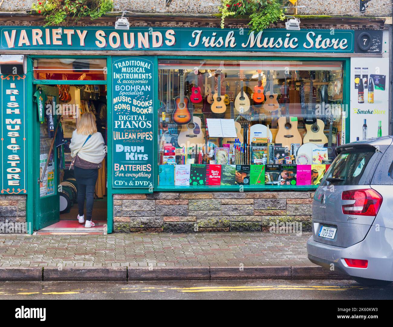 Variedad de sonidos tienda de musica irlandesa fotografías e imágenes
