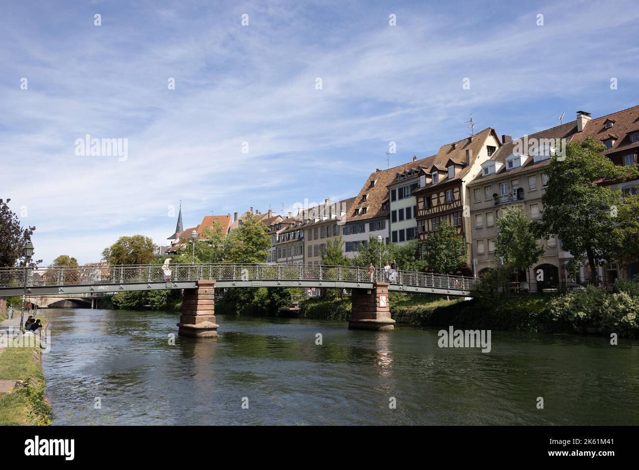 Puente de metal del río fotografías e imágenes de alta resolución - Alamy