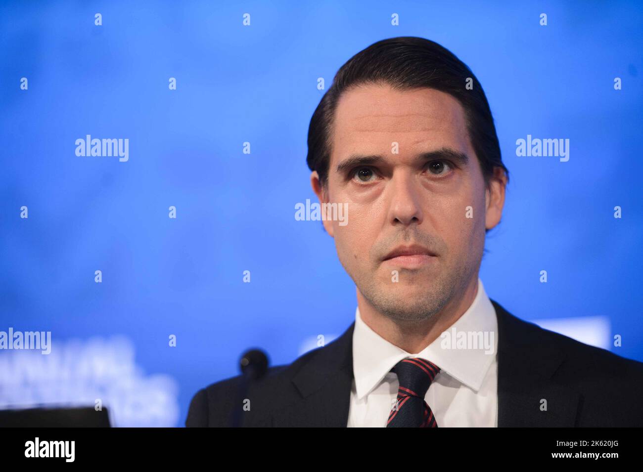 Washington, Estados Unidos. 11th de Oct de 2022. José Luis De Haro, Oficial de Comunicaciones del Fondo Monetario Internacional, analiza el tema durante una conferencia de prensa sobre las Perspectivas de la Economía Mundial durante las reuniones anuales del Fondo Monetario Internacional (FMI) y el Banco Mundial en la sede del FMI en Washington, DC, el martes 11 de octubre de 2022. Foto por Bonnie Cash/UPI Crédito: UPI/Alamy Live News Foto de stock