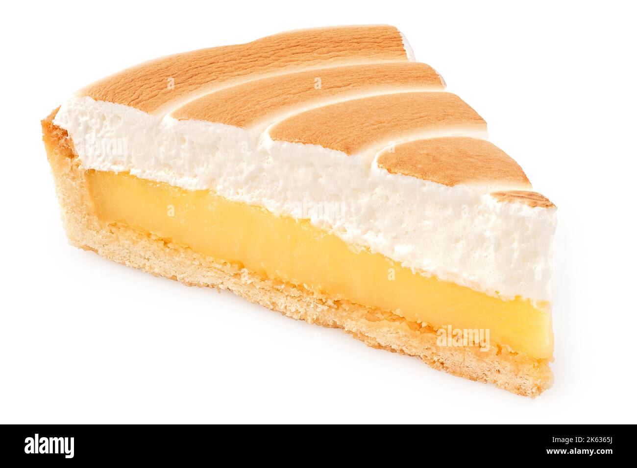 Una pieza de tarta de limón con merengue aislado sobre blanco. Foto de stock