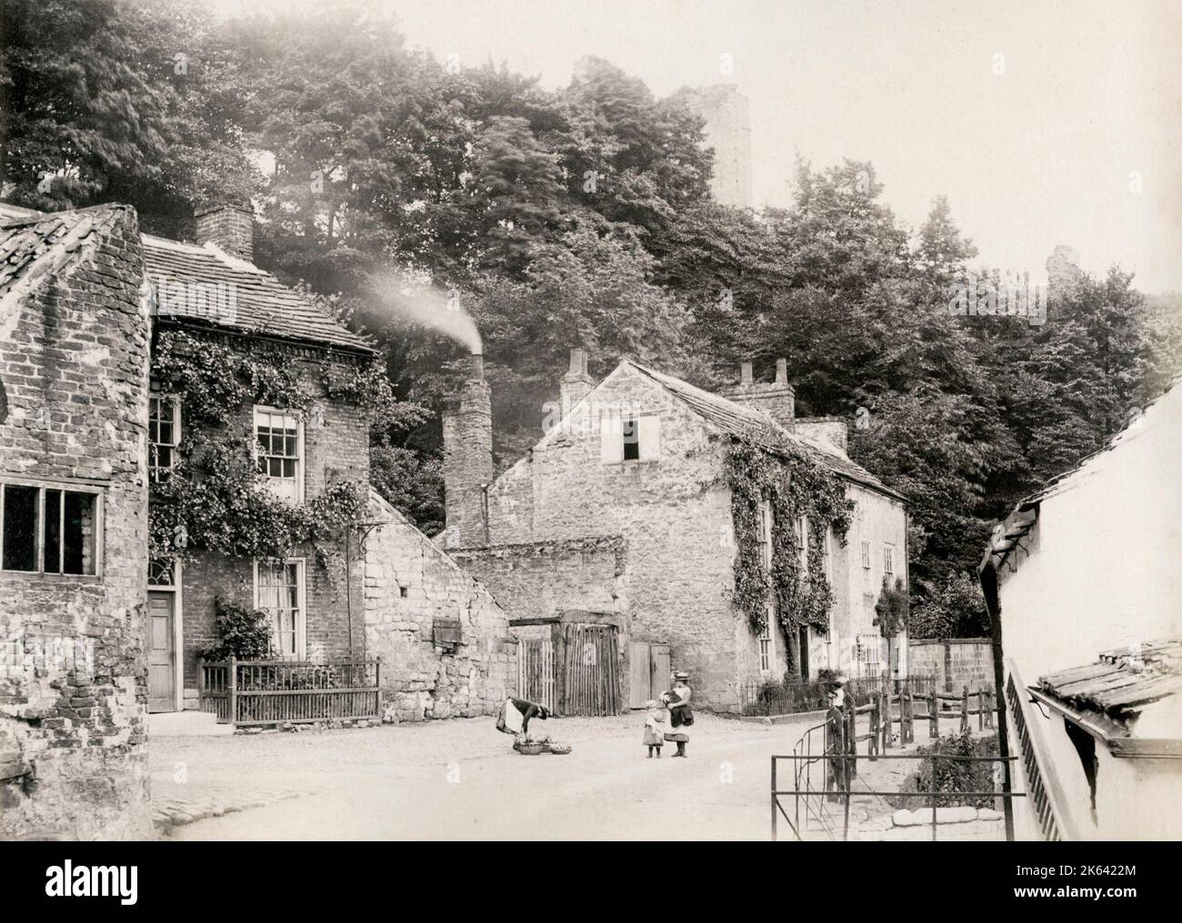 Vista de la calle de las casas de campo en Knareborough, Yorkshire. Fotografía vintage del siglo 19th. Foto de stock