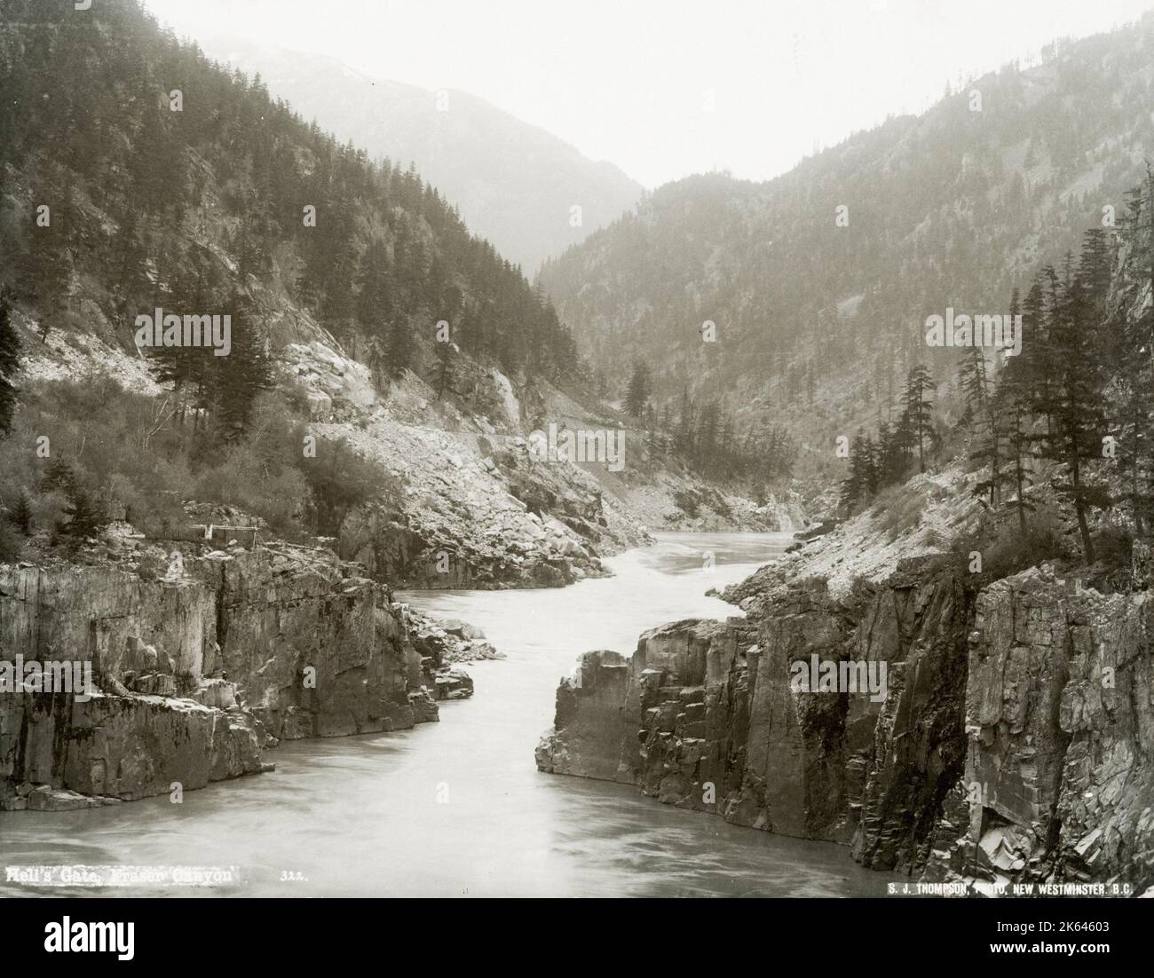 Fotografía del siglo 19th - Cañón Fraser de Hells' Gate, Río Fraser, British Columbia, Canadá Foto de stock
