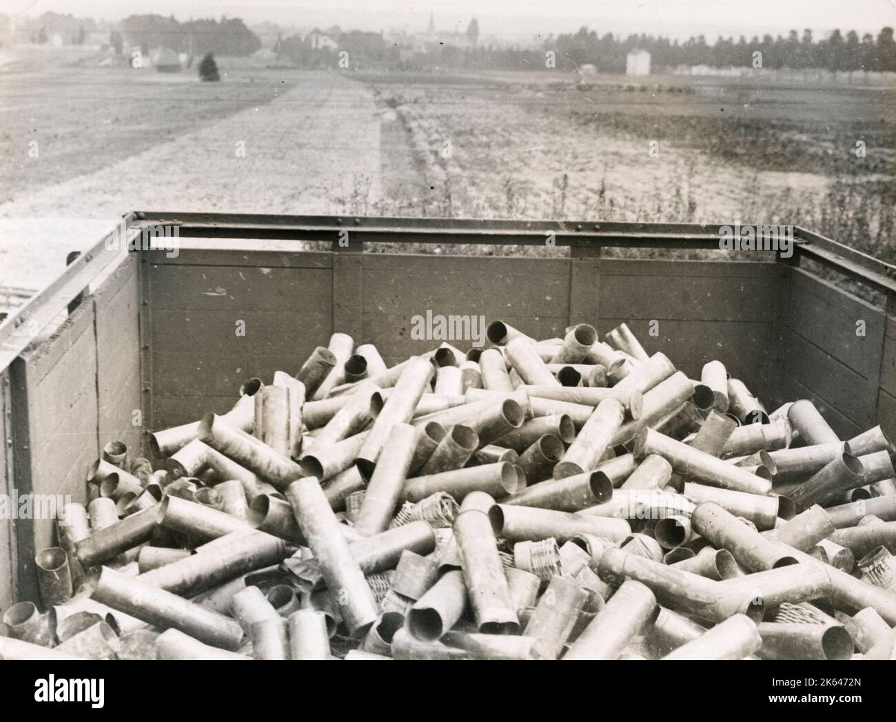 Vintage World War One Fotografía - WWI: Camión de ferrocarril lleno de cajas de concha. Foto de stock