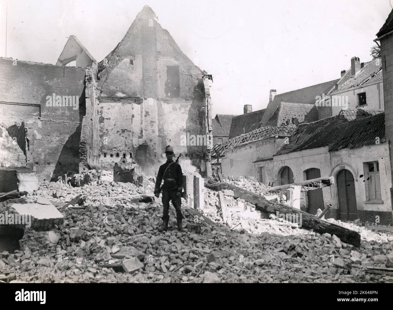 Vintage World War One Fotografía - WWI: Casas dañadas en Mechelen, Malines, Bélgica. Foto de stock