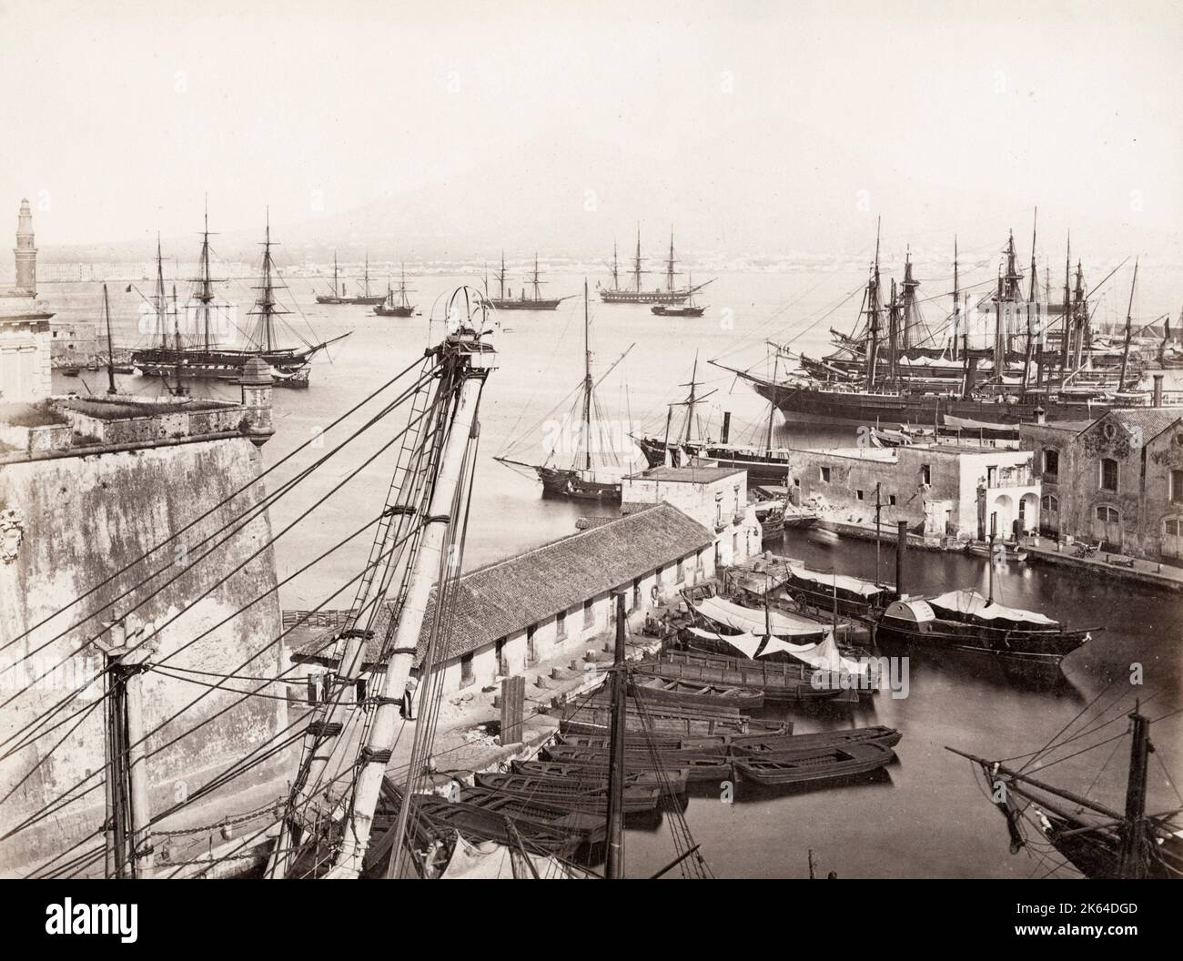 Fotografía clásica del siglo XIX: Arsenal militar naval, Nápoles, Nápoles, Italia. Foto de stock