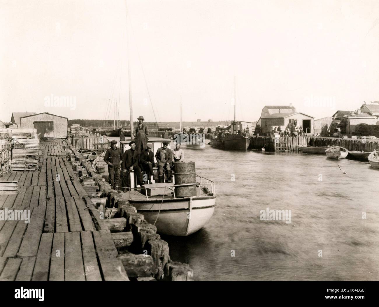 Fotografía de prensa de época de principios del siglo 20th - barcos en puerto, Tignish Run, Isla del Príncipe Eduardo, Canadá, c.1920. Foto de stock