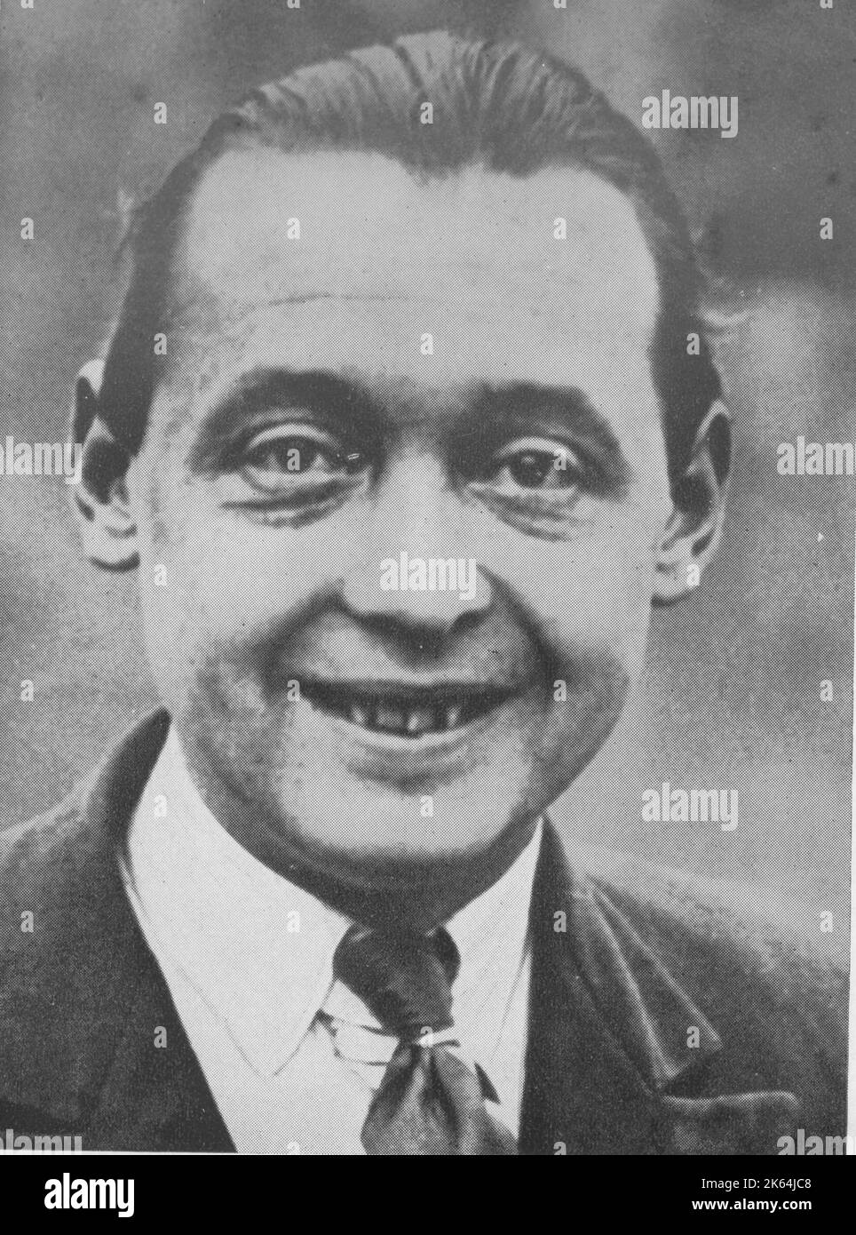 Hay, 14º conde de Kinnoull (19021938), cuya segunda esposa fue