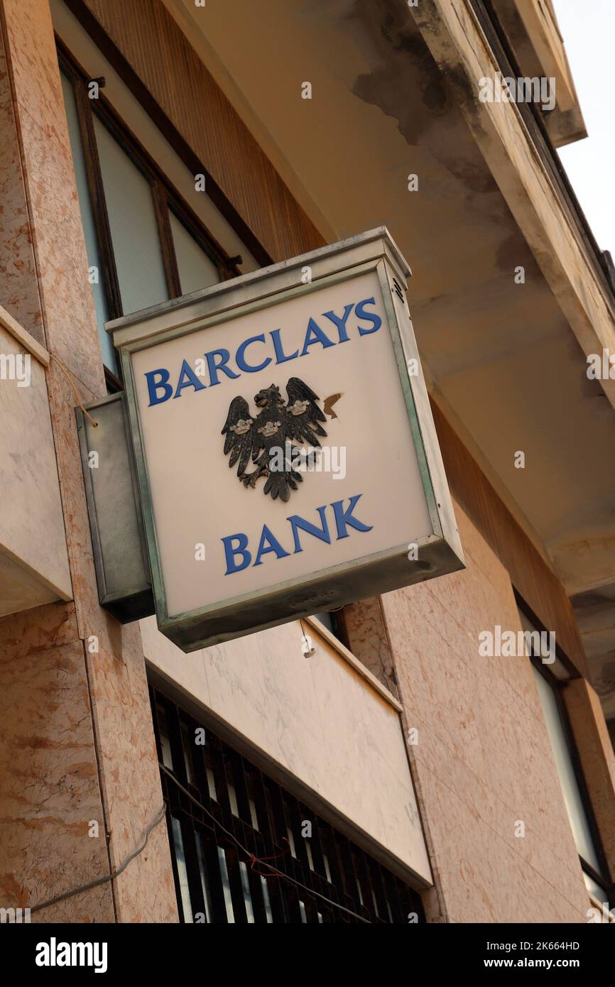 Barclays Bank en la Ciudad fantasma abandonada de Varosha; Famagusta (Gazimagusa); Replublic turco del norte de Chipre Foto de stock