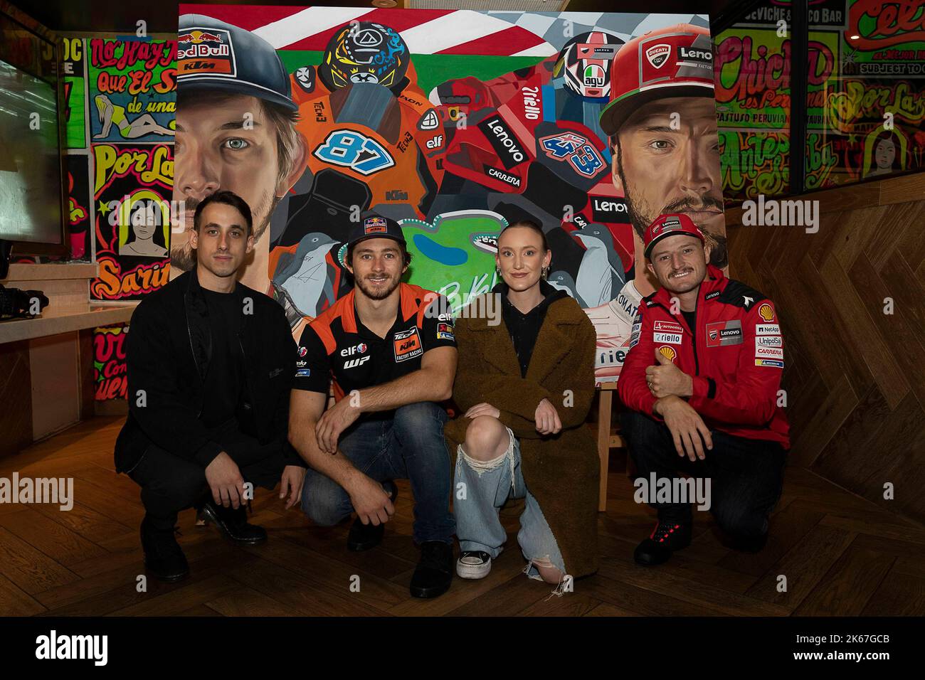 Cerca de 250 aficionados y jinetes se unieron a Jack Miller, Brad Binder y Remy Gardner para ir de San Remo al circuito de Phillip Island después de un recorrido por la famosa pista de graffiti AC/DC de Melbourne. 12 de octubre de 2022 Casi 250 aficionados y pilotos se unieron a Jack Miller, Brad Binder y Remy Gardner, para subir desde San Remo al circuito de Phillip Island después de un recorrido por el famoso carril de grafitis de AC/DC en Melbourne. 12 de Octubre de 2022 POOL/ MotoGP.com/Cordon Las imágenes de prensa serán sólo para uso editorial. Crédito Obligatorio: © motogp.com Cordon Press Foto de stock