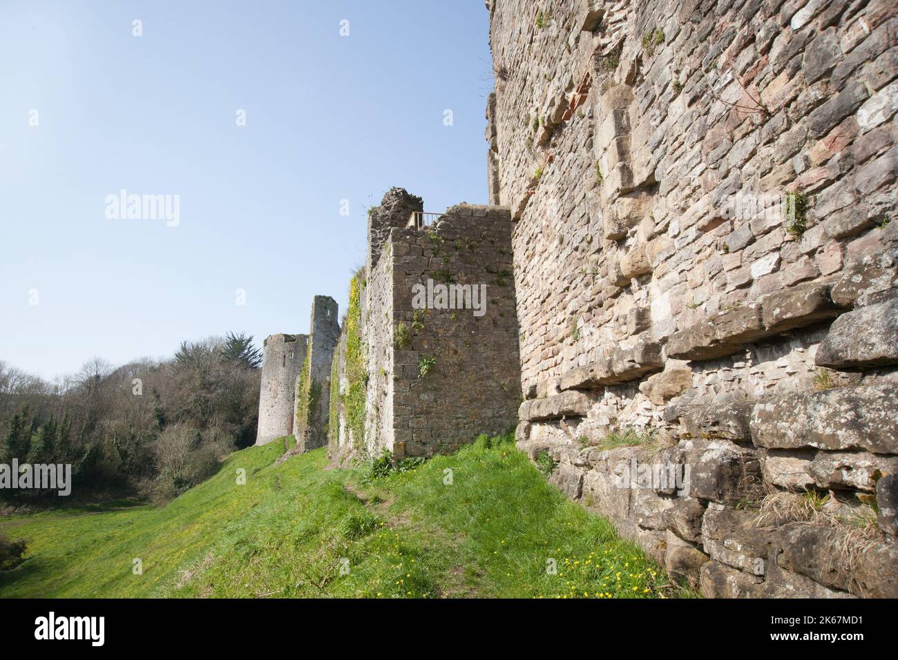 Vistas del Castillo Chepstow, en Monmouthshire, Gales en el Reino Unido Foto de stock