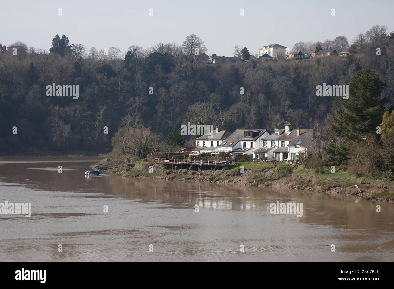 Vistas del río Wye en Chepstow, Monmouthshire, Gales en el Reino Unido Foto de stock