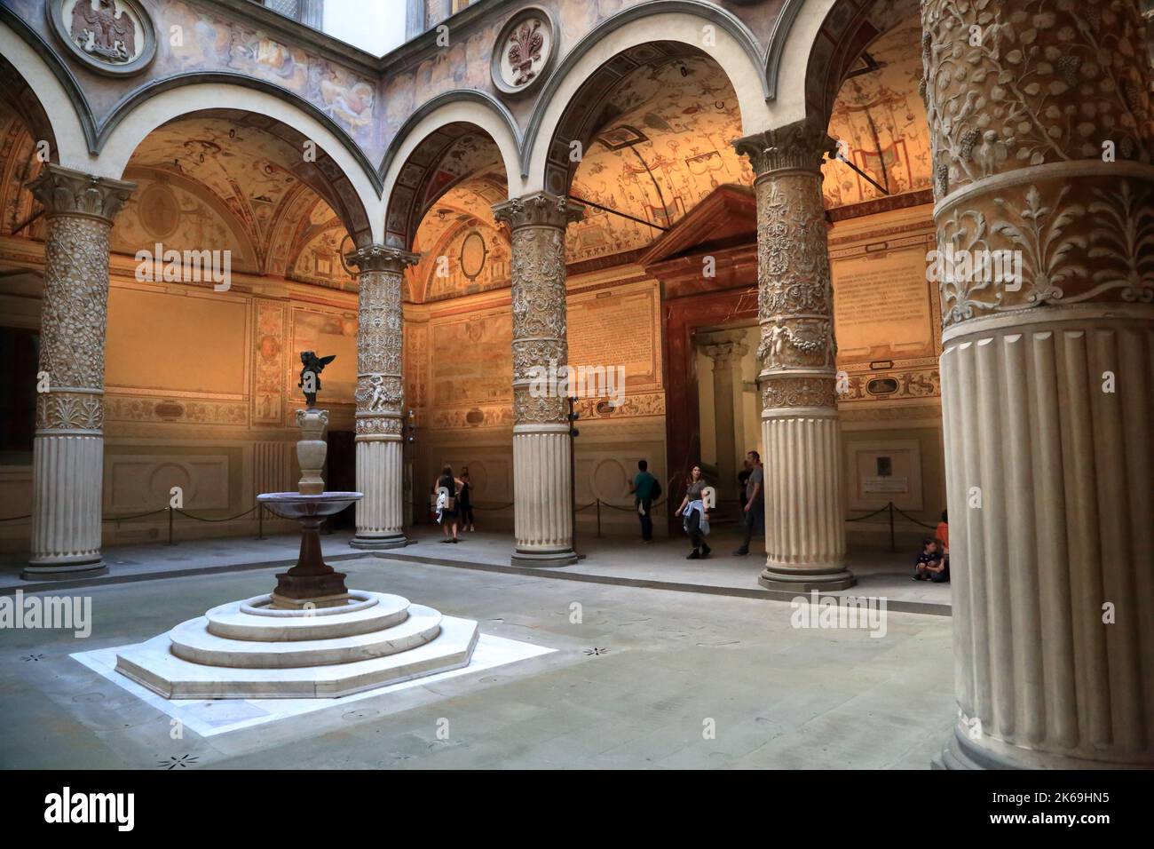 Primer patio del Palazzo Vecchio en Florencia Foto de stock