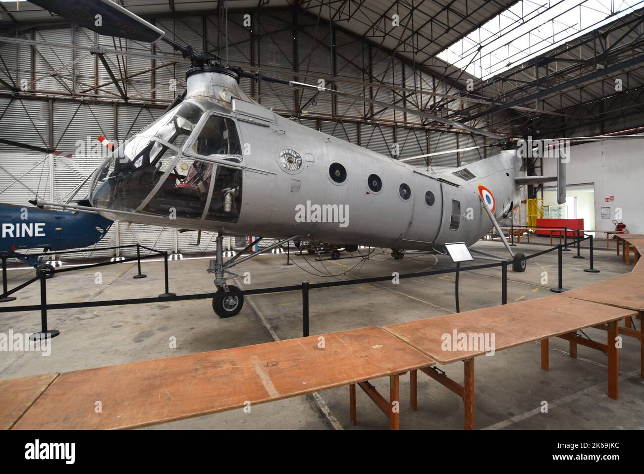 Dax, Francia - 28 de abril de 2022: Museo de la aviación Musée de l'Atat et de l'helicoptere Foto de stock