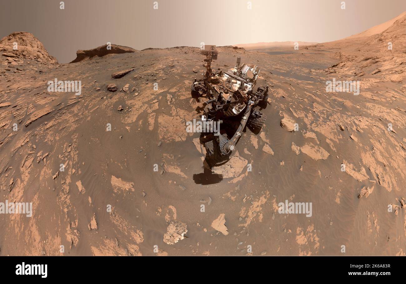 El Curiosity Mars rover tomó este selfie de 360 grados utilizando el Mars Hand Lens Imager. Foto de stock