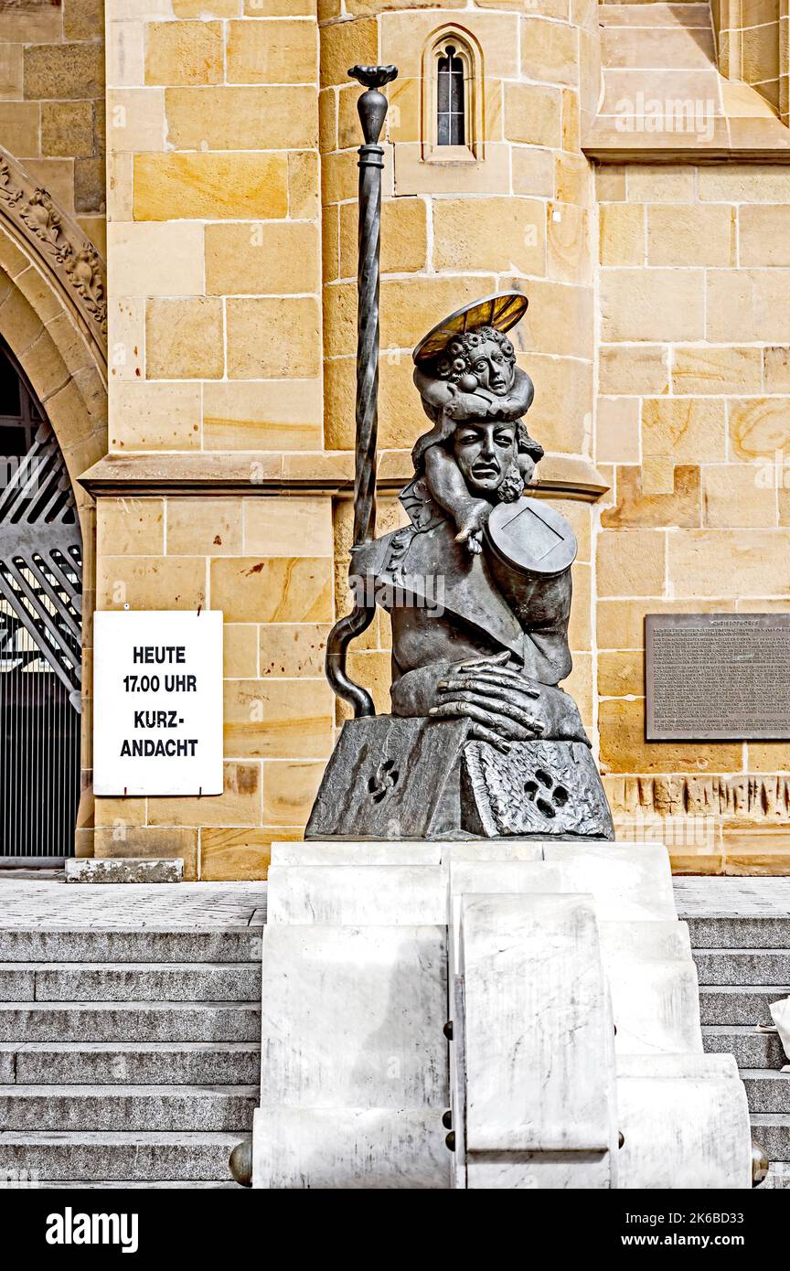 Heilbronn (Baden-Württemberg, Alemania): Kilianskirche mit der Skulptur des Christophorus; Escultura de Christophorus Foto de stock