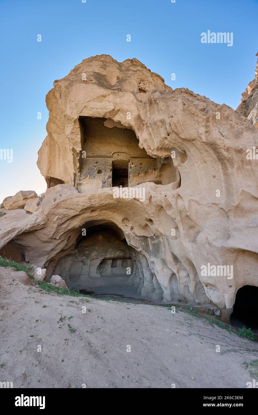 Monasterio de roca de Selime en el valle de Ihlara o Valle de Peristrema, Ihlara, provincia de Aksaray, Guzelyurt, Capadocia, Anatolia, Turquía Foto de stock