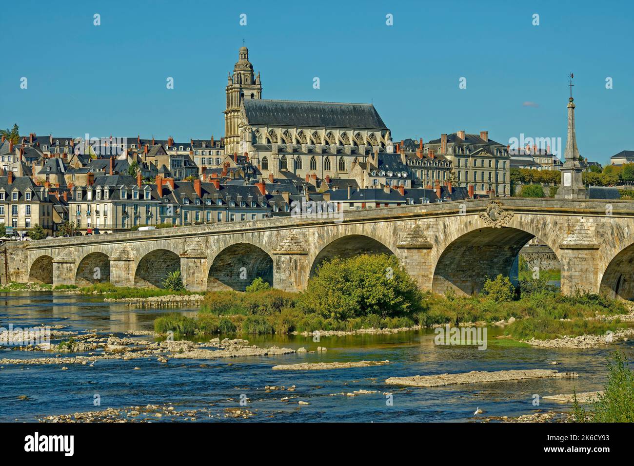 La ciudad de Blois en el río Loira, Loir-et-Cher, Francia. Foto de stock