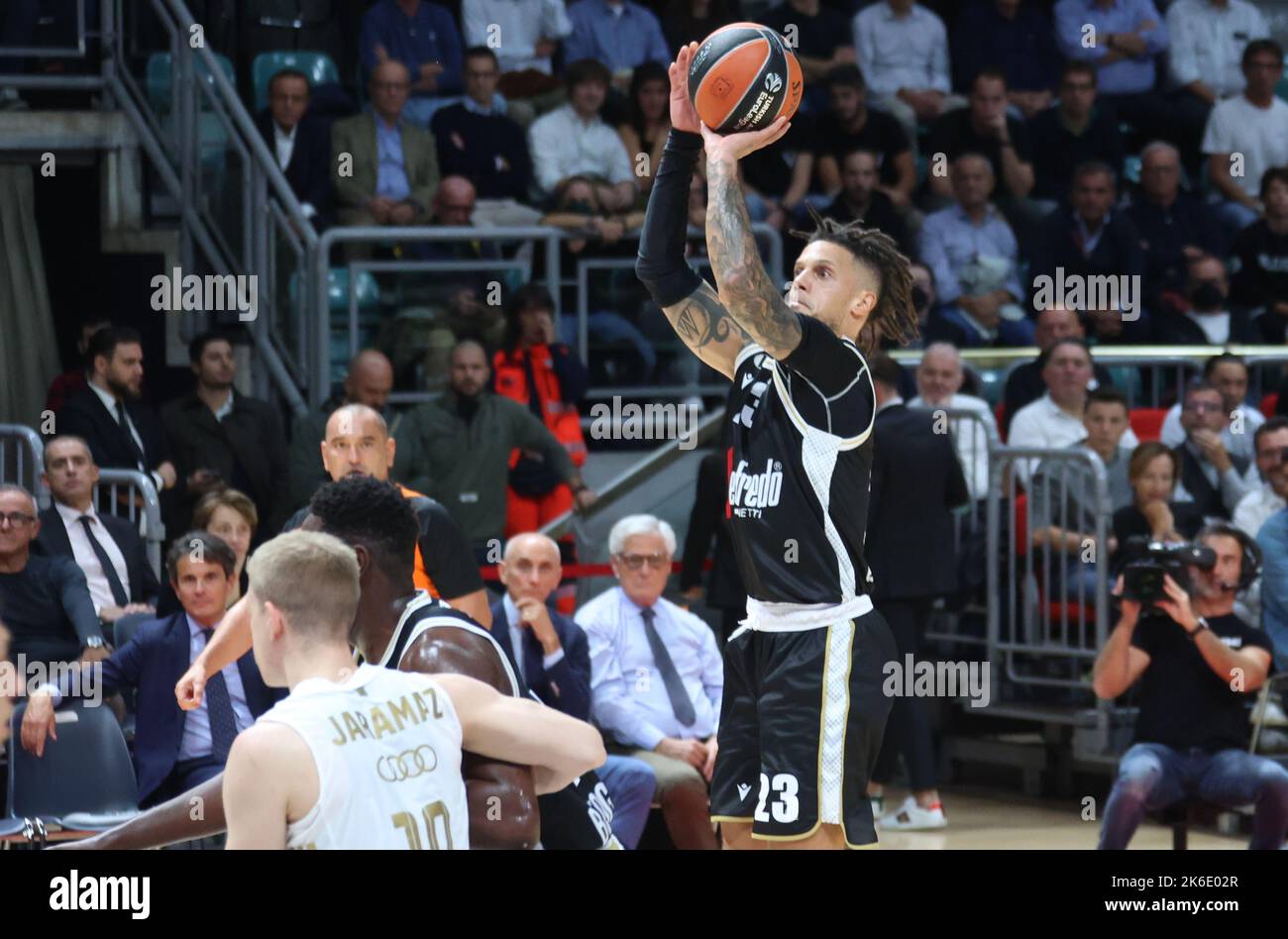 Fc bayern baloncesto vs virtus segafredo bolonia fotografías e imágenes