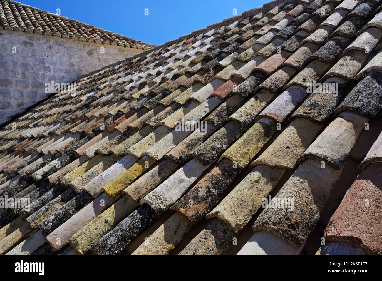 Tejas de terracota, casco antiguo de Dubrovnik Foto de stock
