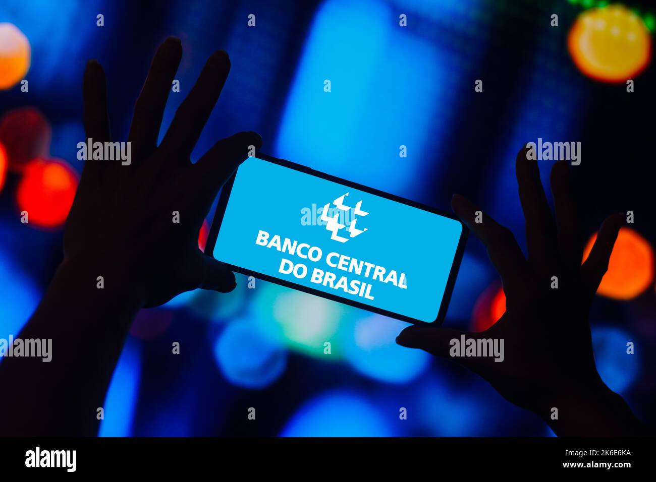 Brasil. 13th de Oct de 2022. En esta ilustración, el logotipo del Banco Central do Brasil se muestra en la pantalla de un smartphone. (Foto de Rafael Henrique/SOPA Images/Sipa USA) Crédito: SIPA USA/Alamy Live News Foto de stock