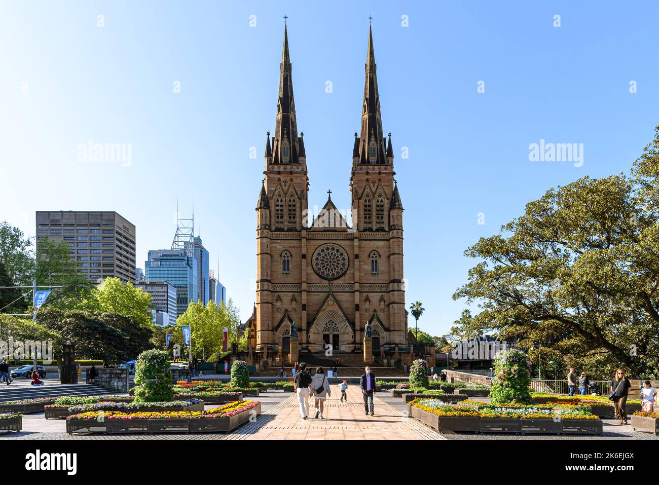 La fachada principal de la Catedral de Santa María en Sydney, Australia
