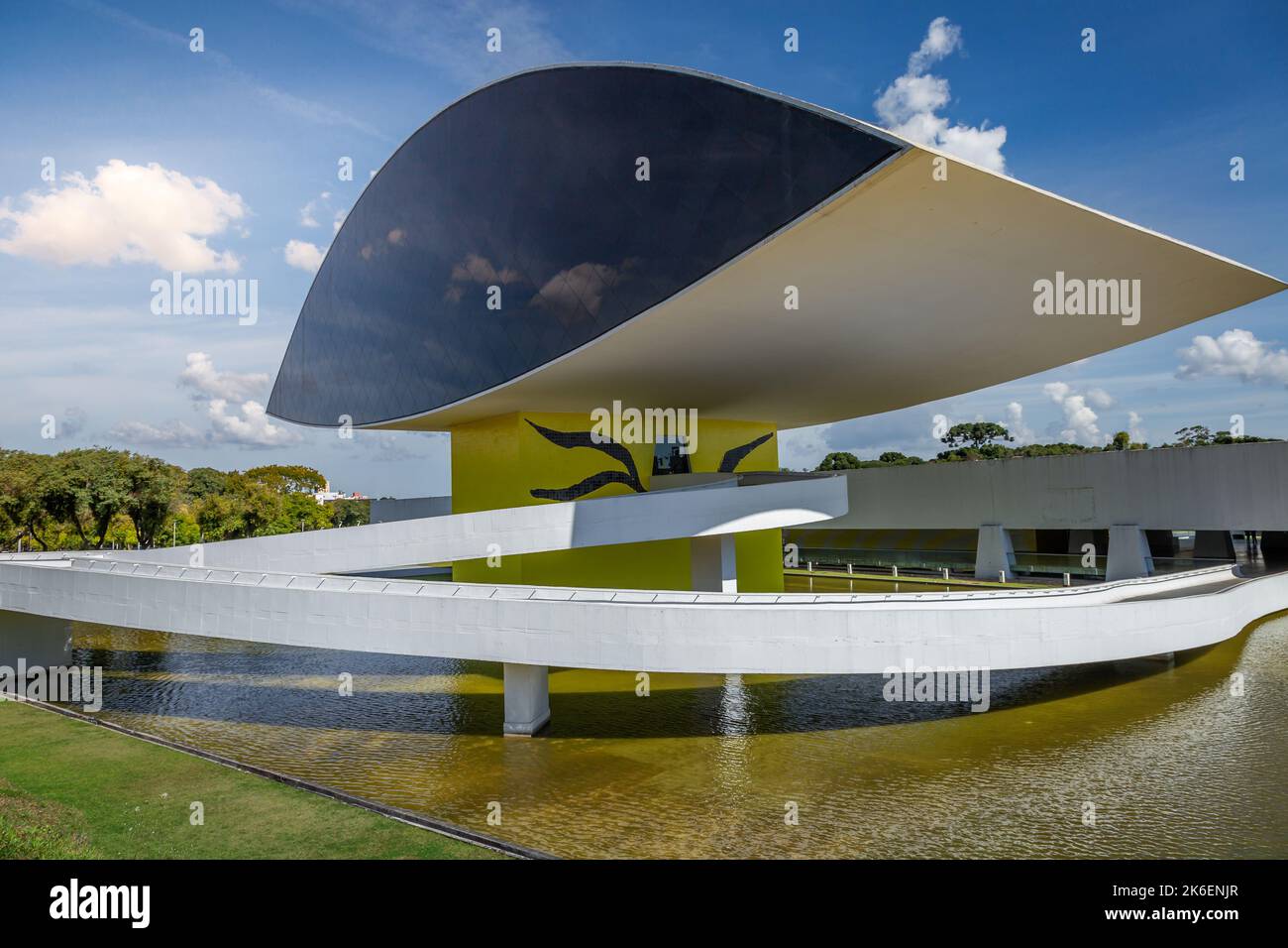 Museo Oscar Niemeyer en Curitiba, capital del estado de Paraná, Brasil Foto de stock