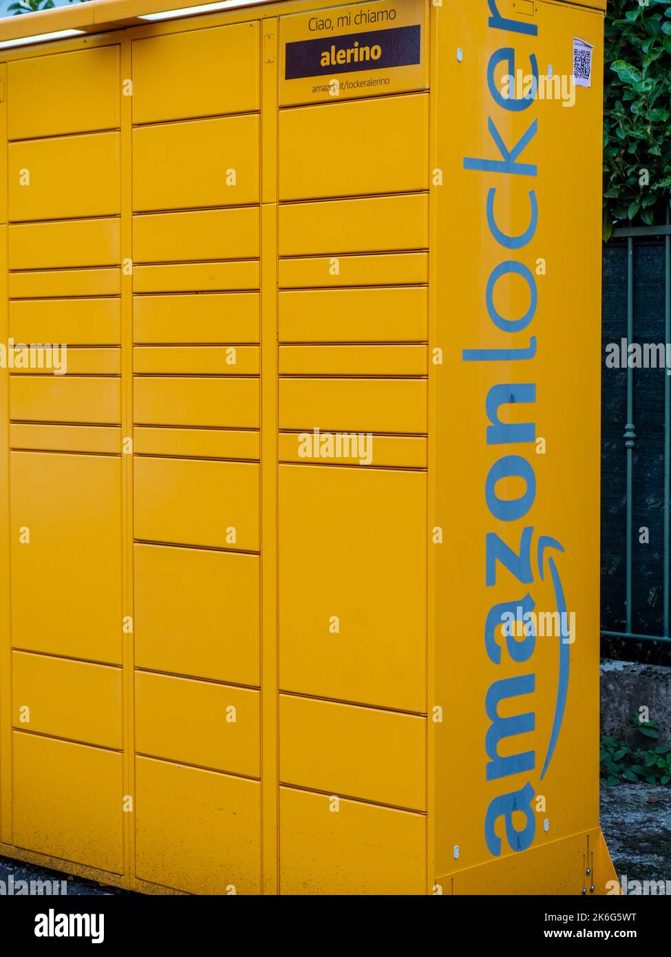 Amazon Hub Locker, donde los clientes pueden realizar su pedido por sí