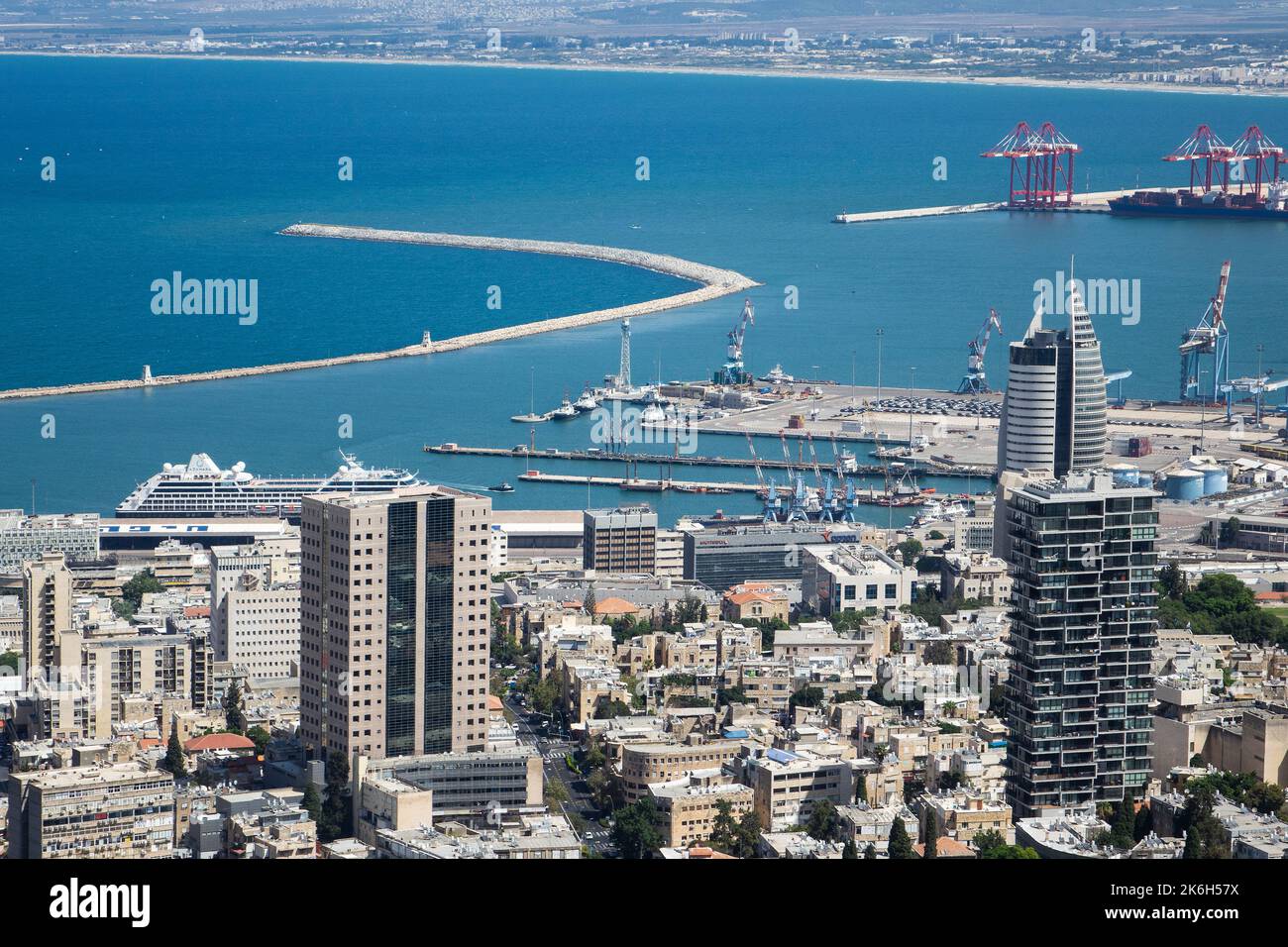 Israel, Haifa, vista de la ciudad desde el Monte Carmelo Foto de stock