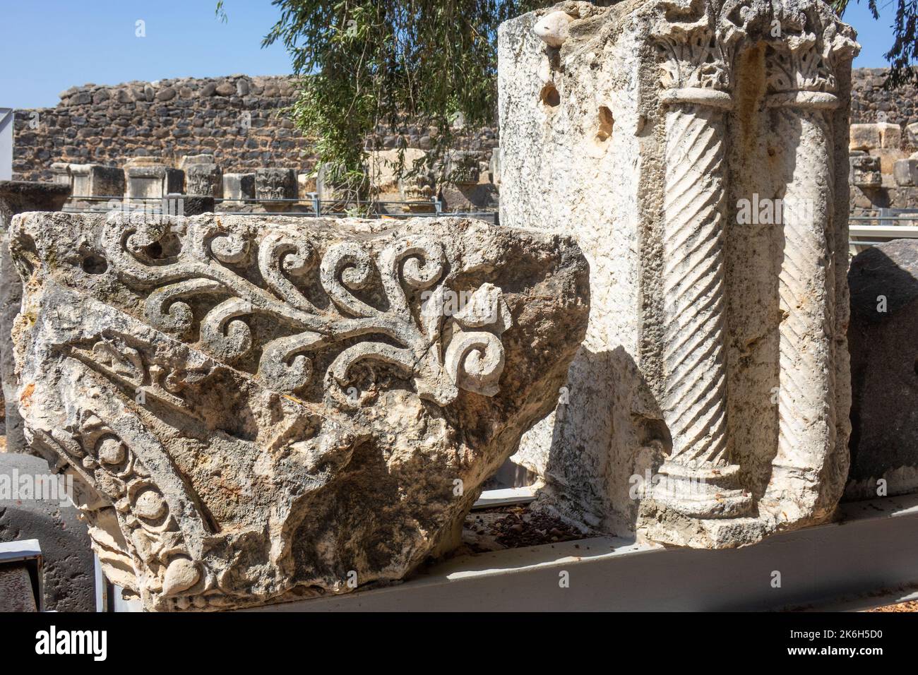 Israel, Galilea, Capernaum, esculturas de sinagoga Foto de stock