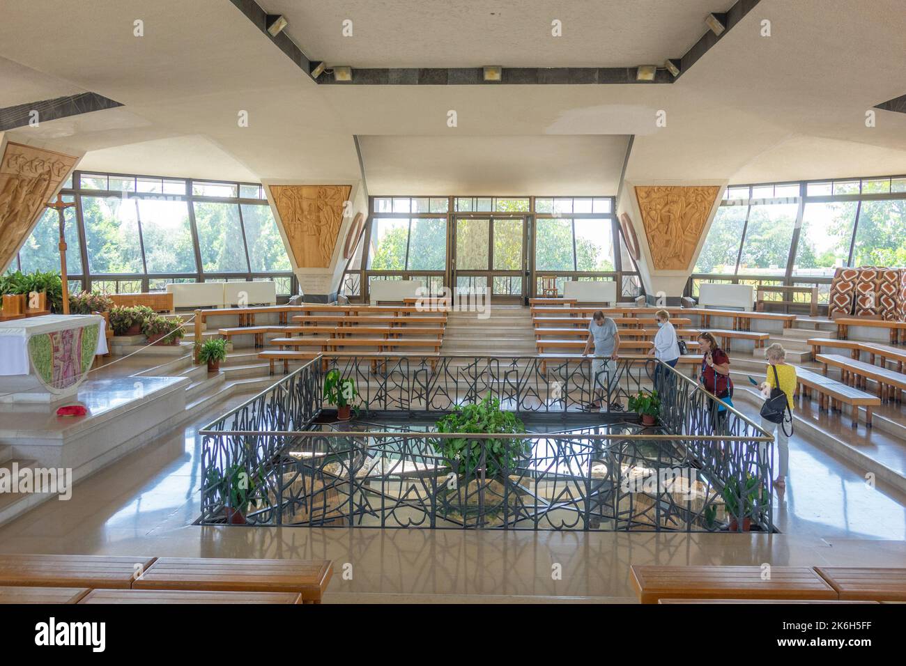 Israel, Galilea, Capernaum, iglesia conmemorativa de San Pedro, interior Foto de stock