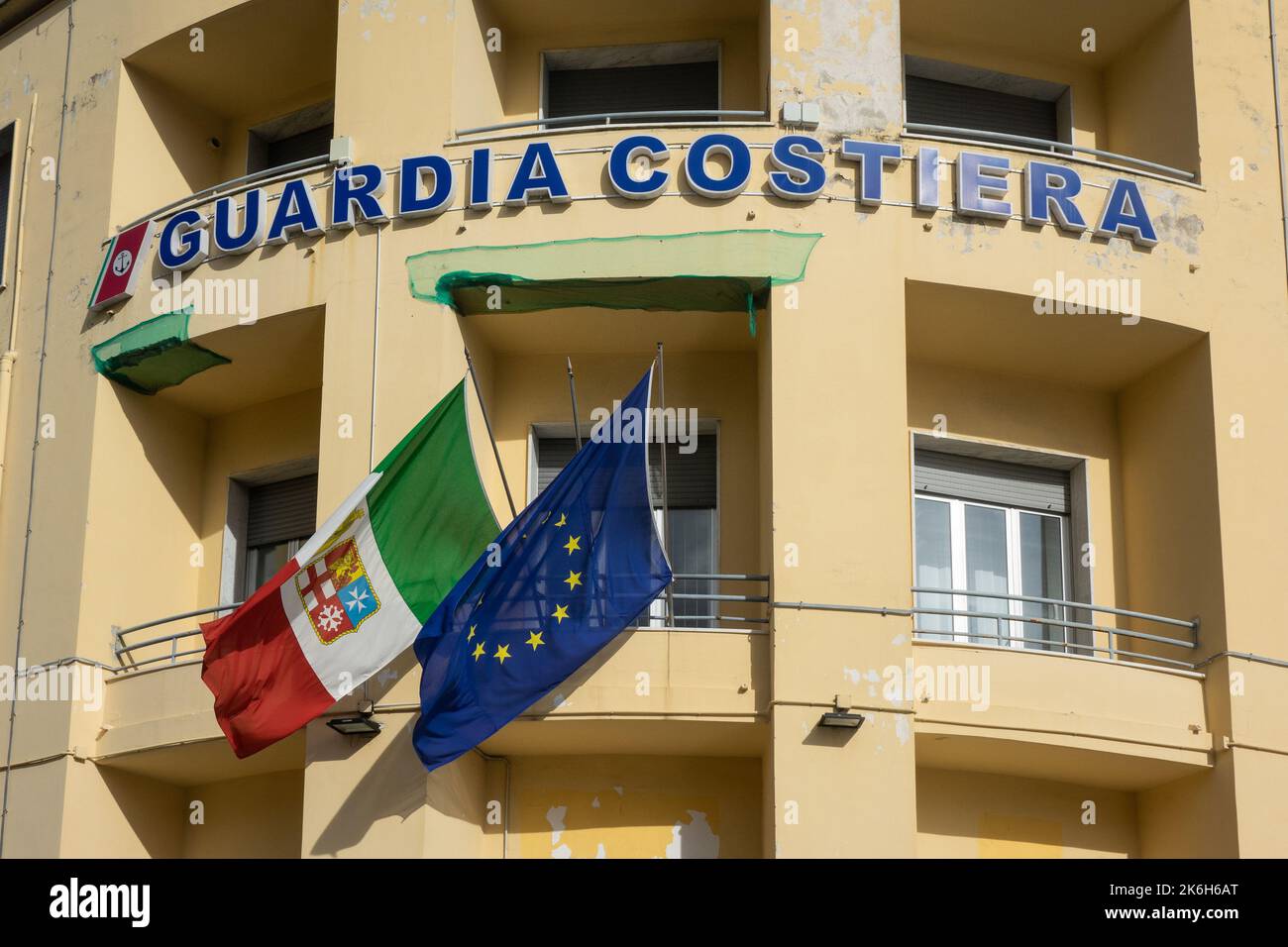 Italia, Campania, Salerno, la construcción de la Guardia Costera Foto de stock