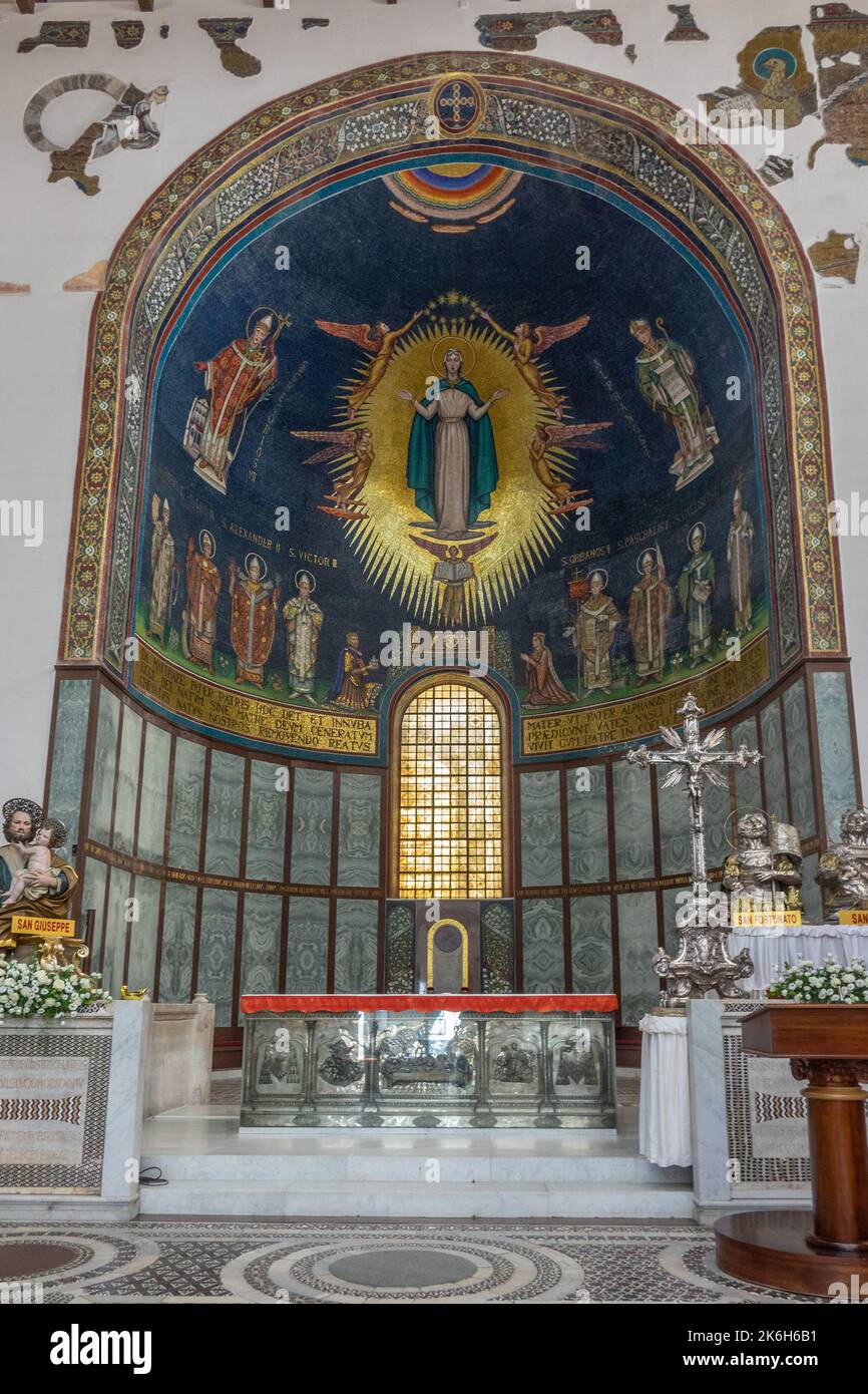 Italia, Campania, Salerno, catedral, interior Foto de stock
