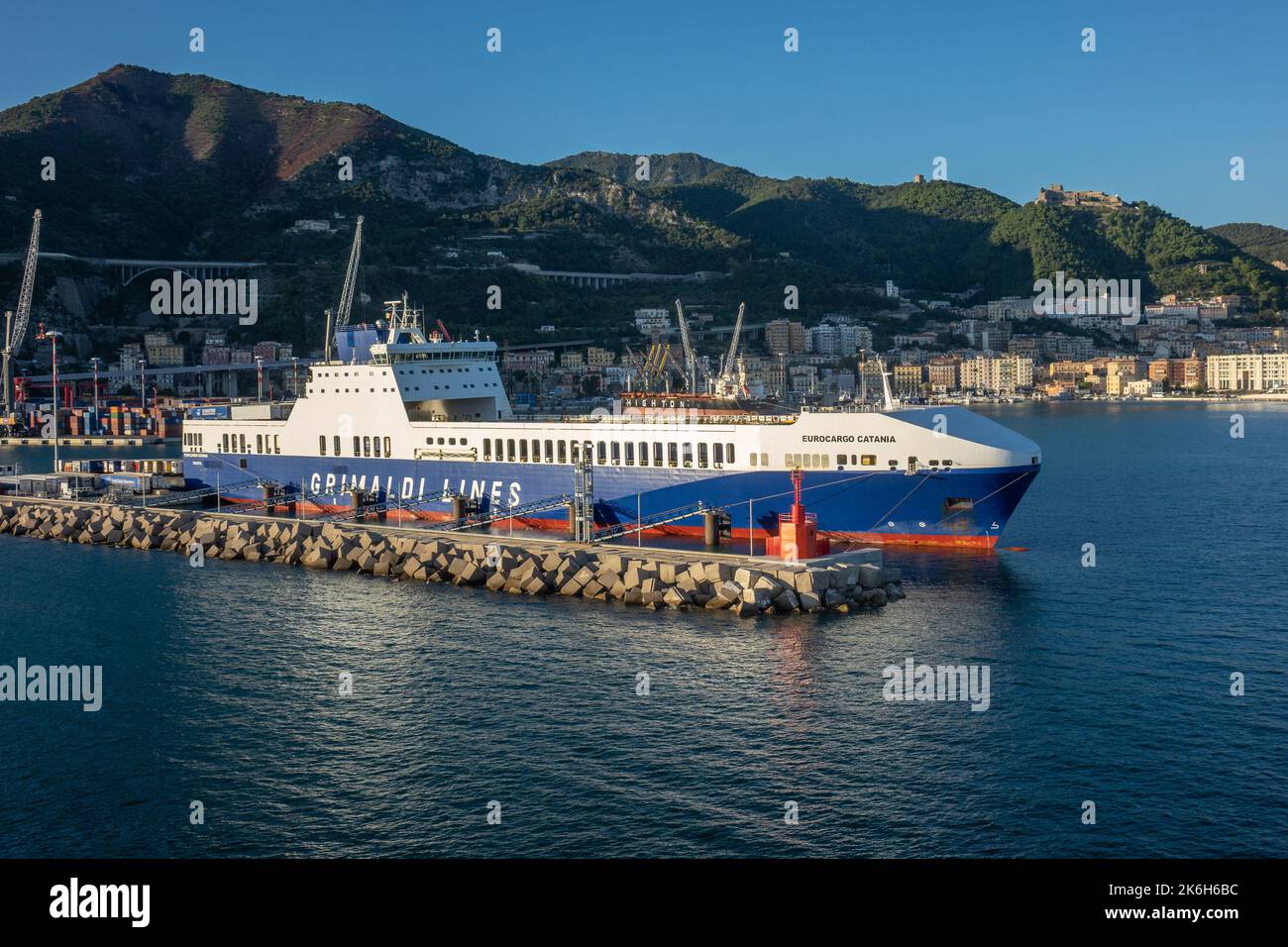 Italia, Campania, Salerno, Grimaldi Line ferry Foto de stock
