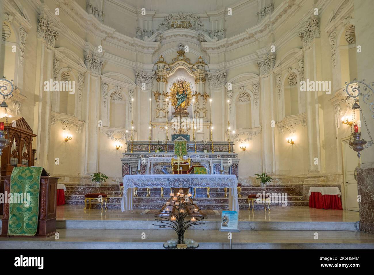 Italia, Sicilia, Noto, San Francisco la iglesia Inmaculada, interior Foto de stock