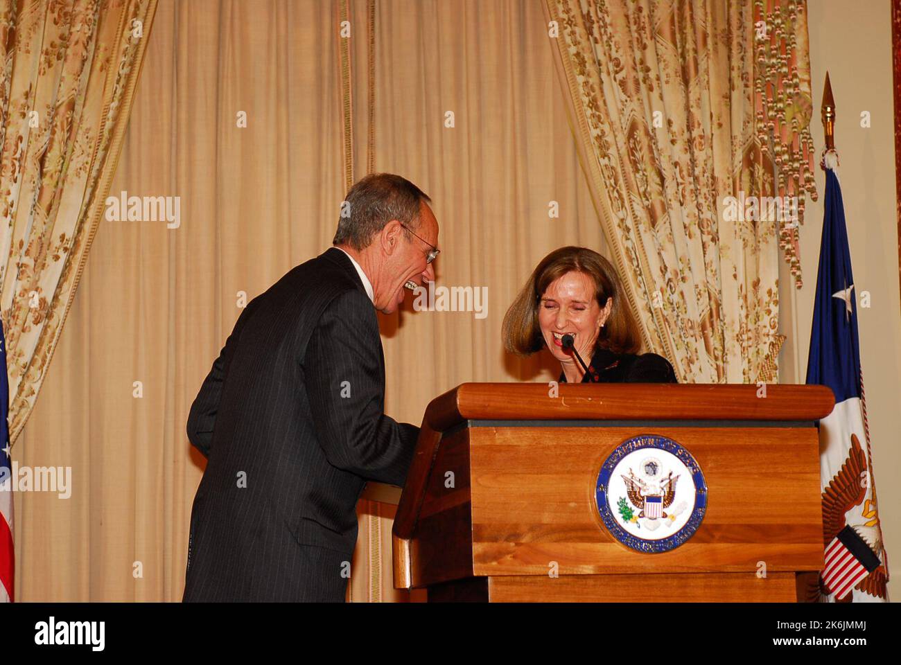 Programa, en la Sala Benjamin Franklin, ofreciendo 'Salute a los