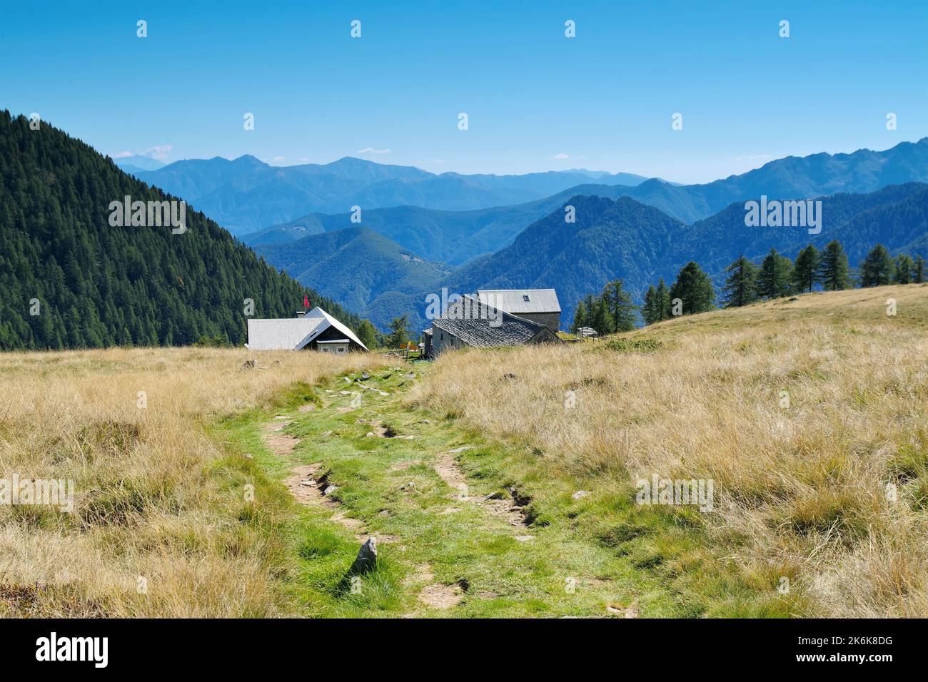 Paisaje montañoso, Alpe Salei en el Valle de Onsernoe, Ticino en Suiza Foto de stock