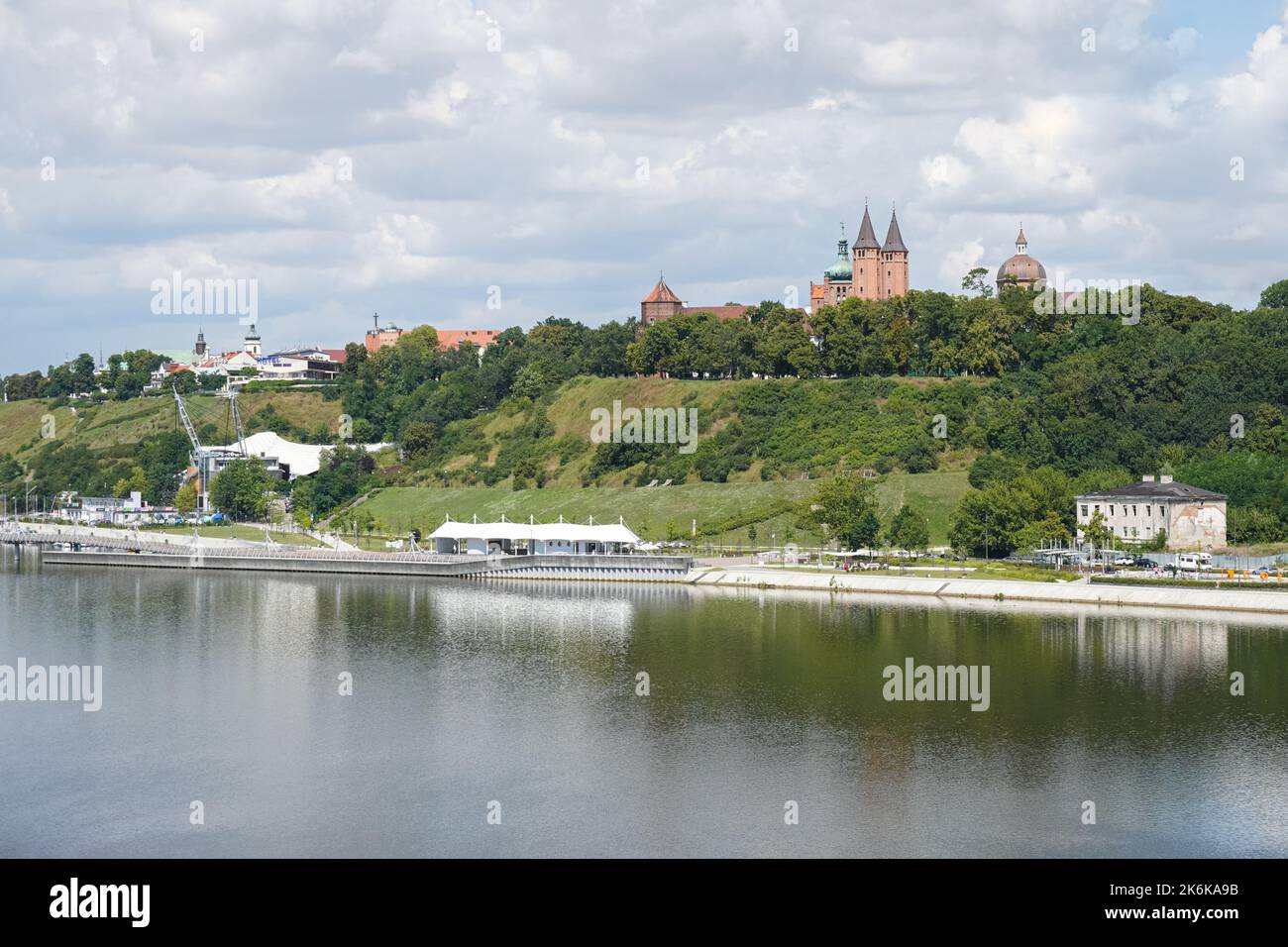 Colina de Tum sobre el río Vístula en Plock, Polonia Foto de stock