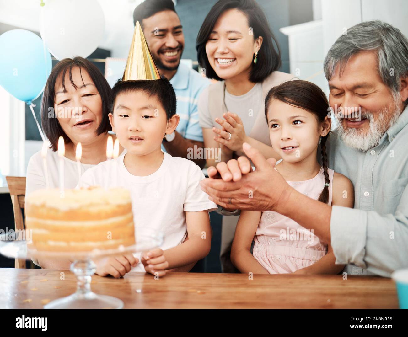 Adorable Niño Asiático De Cuatro Años Celebrando Su Cumpleaños