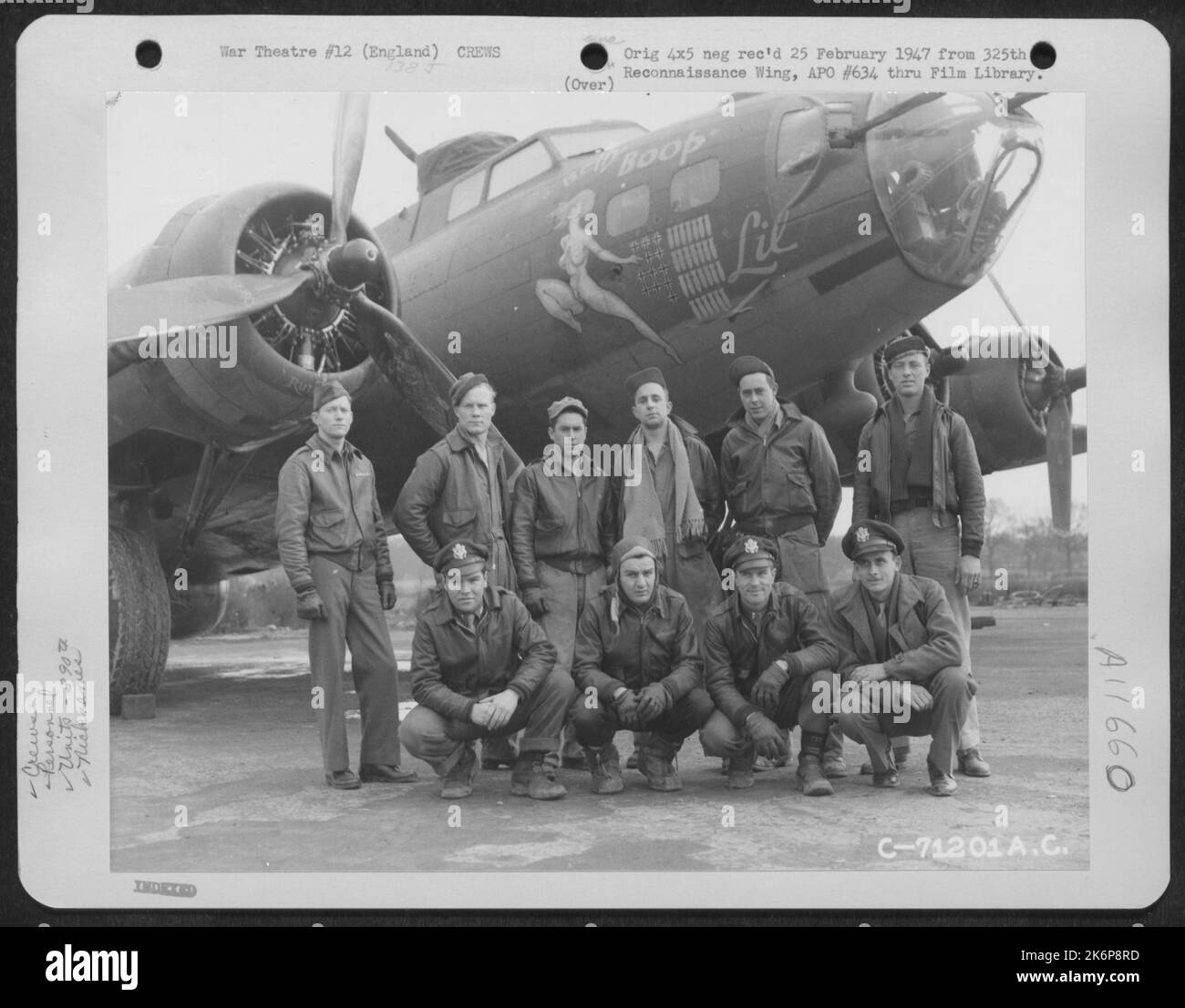 El Teniente Bowman y la tripulación del Boeing B17 'Betty Boop' del