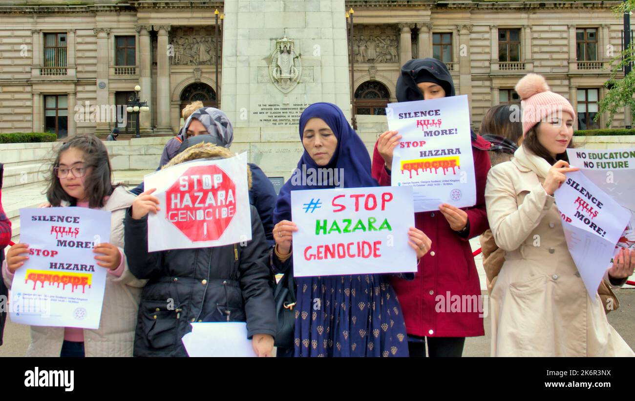 Glasgow, Escocia, Reino Unido 15th Octubre, 2022 Protesta contra el hijab Irán en george square el centro administrativo de la ciudad frente a las cámaras del consejo y el cenotafio .credit Gerard Ferry/Alamy Live News Foto de stock