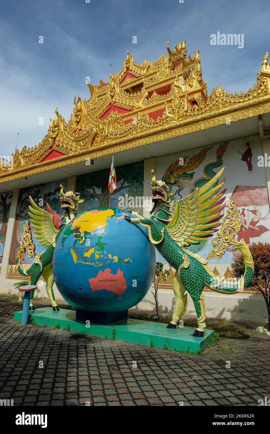 Ciudad de George, Malasia - Octubre 2022: Vistas del Templo Budista Birmano de Dhammikarama en la ciudad de George el 13 de octubre de 2022 en Penang, Malasia. Foto de stock