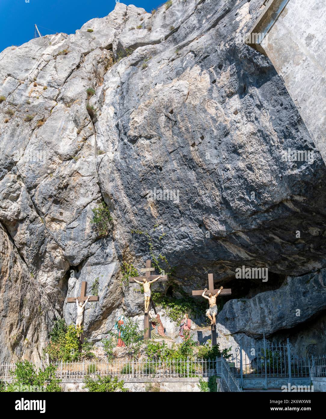 Crucifixión en la Sagrada Cueva de María Magdalena en el Macizo de